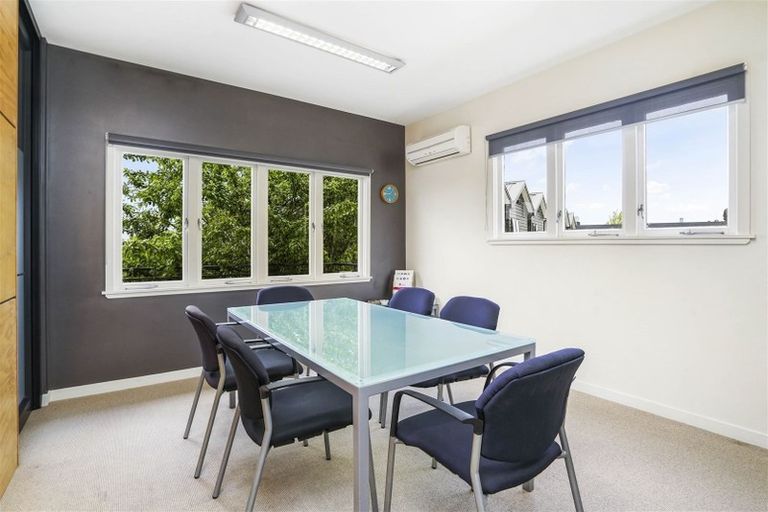Photo of property in 13 Ruakiwi Road, Hamilton Lake, Hamilton, 3204