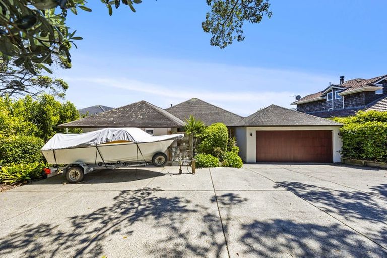 Photo of property in 4 Mellons Bay Road, Howick, Auckland, 2014