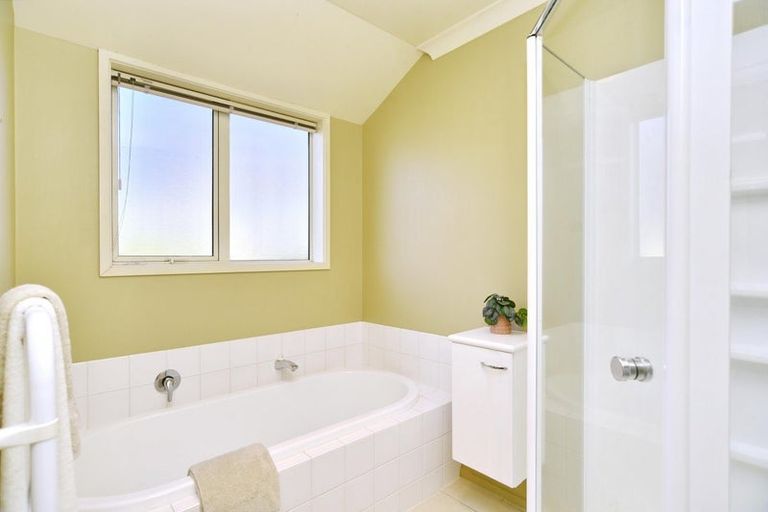 Photo of property in 8 Ross Place, Northwood, Christchurch, 8051