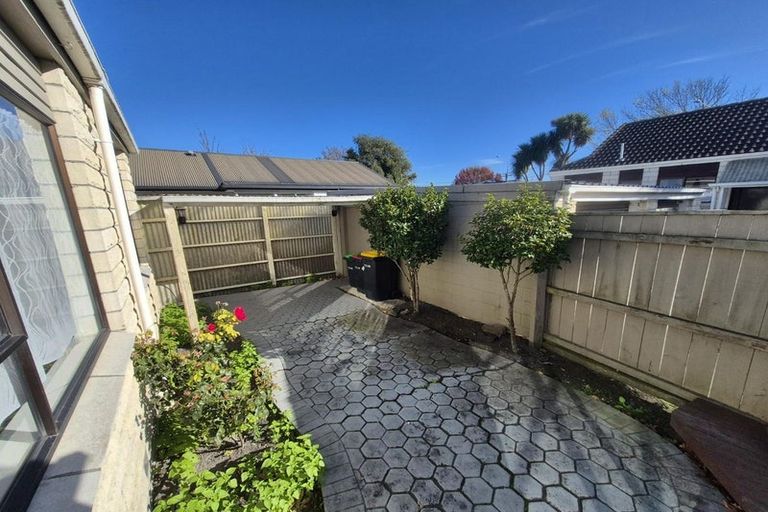 Photo of property in 2/92 North Avon Road, Richmond, Christchurch, 8013