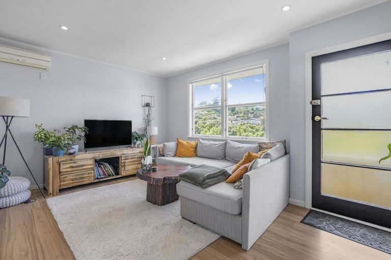 Photo of property in 113a Newlands Road, Newlands, Wellington, 6037