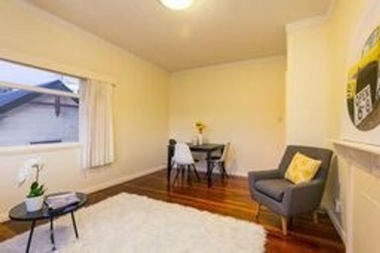 Photo of property in 2u2 Hawker Street, Mount Victoria, Wellington, 6011