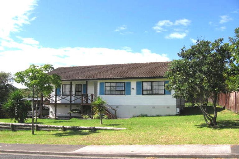 Photo of property in 6 Sabana Place, Unsworth Heights, Auckland, 0632