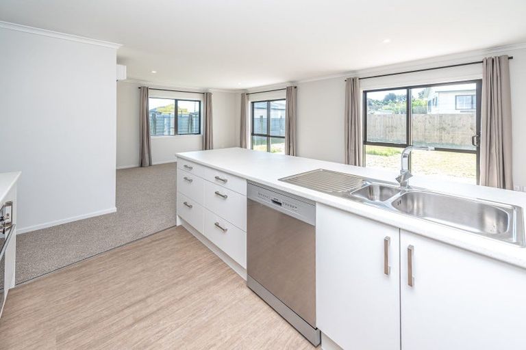 Photo of property in 6 Cross Street, Castlecliff, Wanganui, 4501