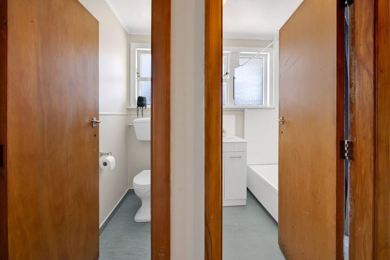 Photo of property in 20 Pukatea Street, Inglewood, 4330