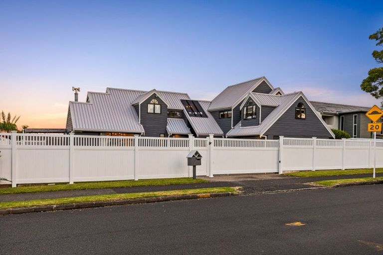 Photo of property in 18 Wiseley Road, Hobsonville, Auckland, 0618