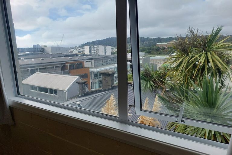 Photo of property in Carillion/the Knoll, 33 Thompson Street, Mount Cook, Wellington, 6011