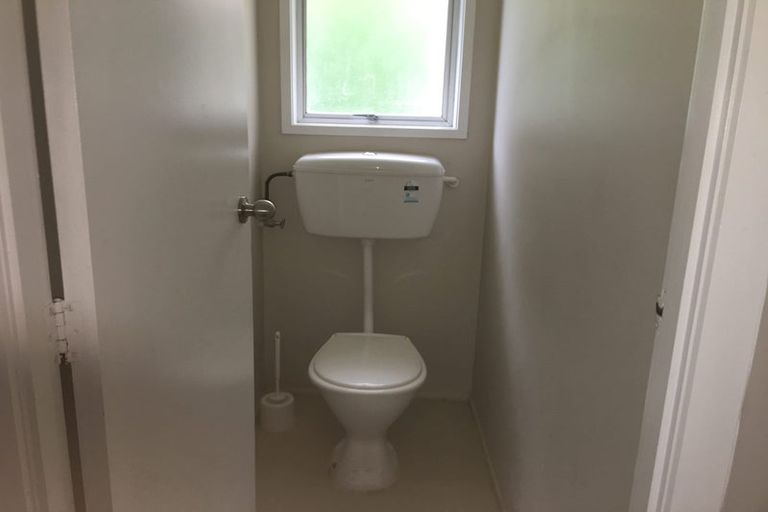 Photo of property in 21 Finn Place, Totara Vale, Auckland, 0629