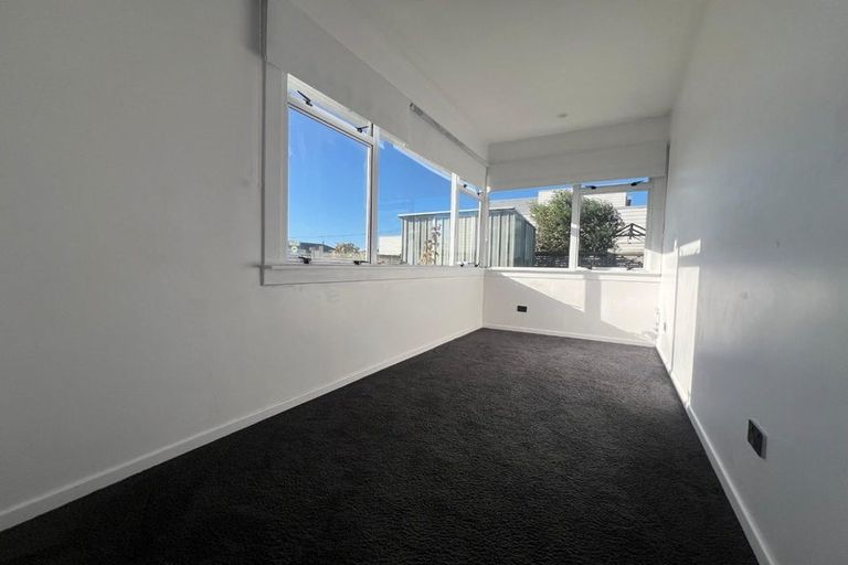 Photo of property in 11 Chilman Street, Strandon, New Plymouth, 4312