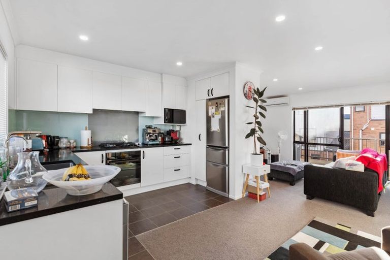 Photo of property in St Claire Village, 10/172 Mcleod Road, Te Atatu South, Auckland, 0610