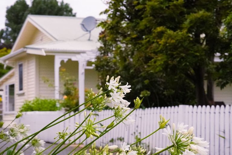 Photo of property in 10 Domain Road, Otaki, 5512