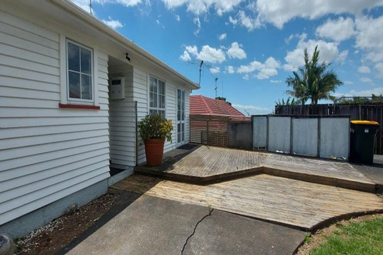 Photo of property in 129 Mcleod Road, Te Atatu South, Auckland, 0610