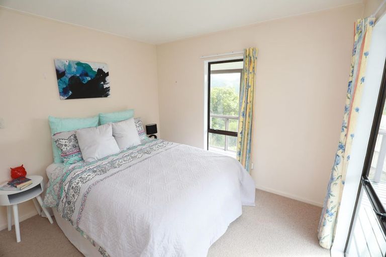 Photo of property in 56 Woodhouse Avenue, Karori, Wellington, 6012