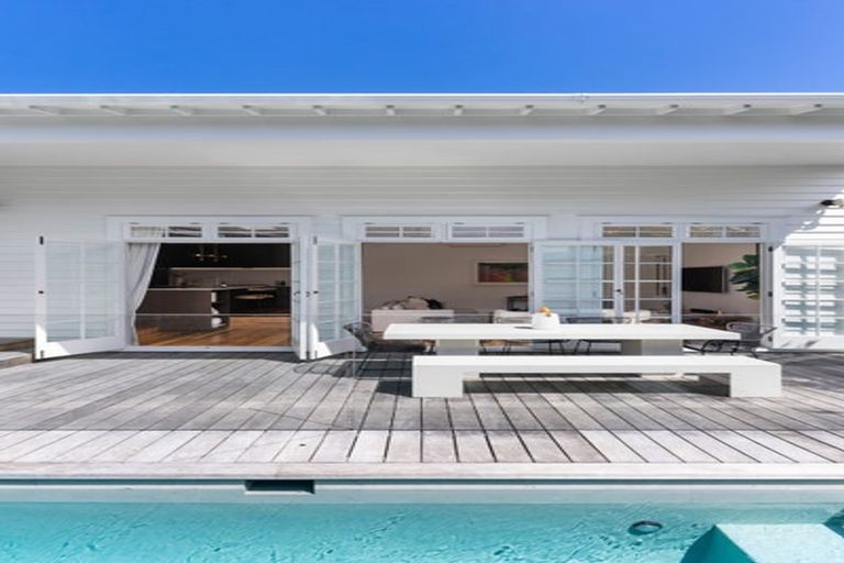 Photo of property in 44 Princes Street, Northcote Point, Auckland, 0627