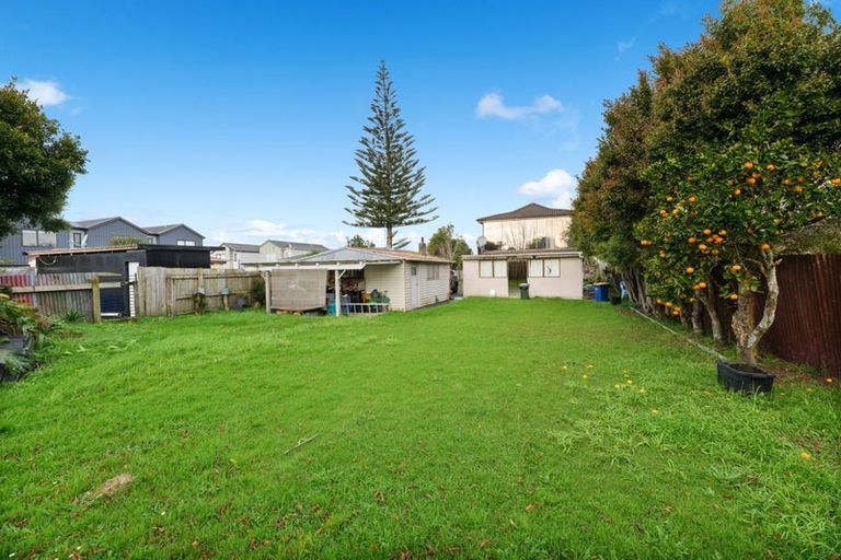 Photo of property in 4 Roberts Road, Te Atatu South, Auckland, 0610