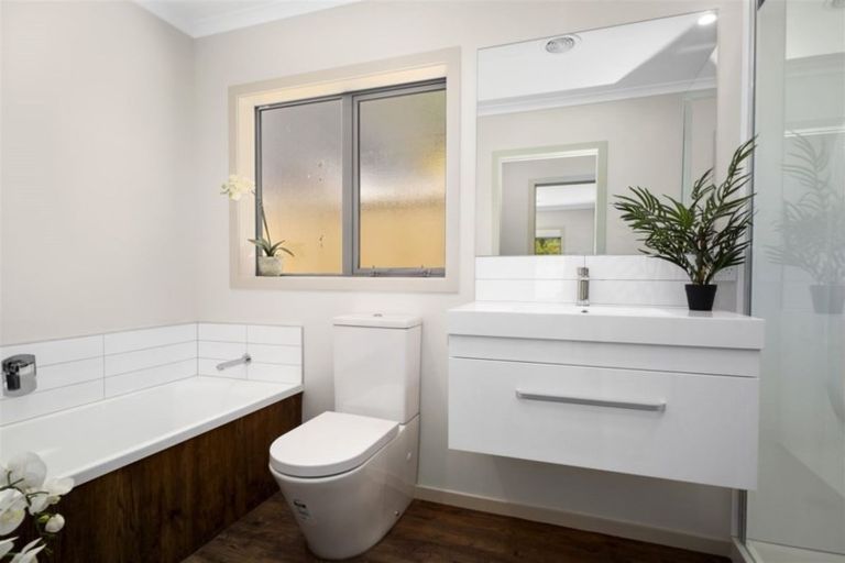 Photo of property in 7 Hull Place, Whitby, Porirua, 5024