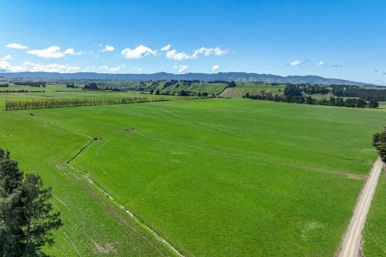 Photo of property in 1678 Kimbolton Road, Cheltenham, Feilding, 4777