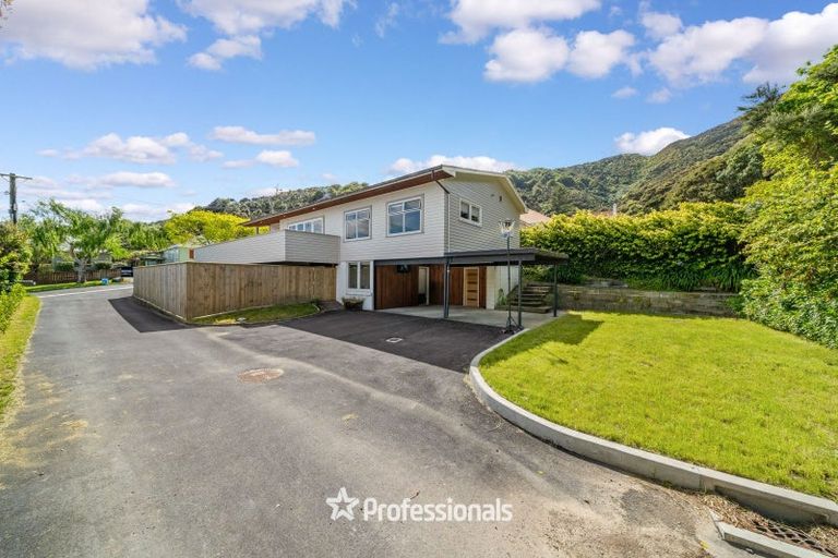 Photo of property in 215 Whites Line East, Waiwhetu, Lower Hutt, 5010