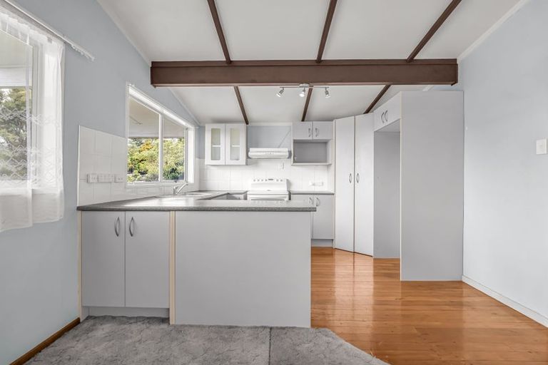 Photo of property in 28 Eyre Street, Henderson, Auckland, 0612