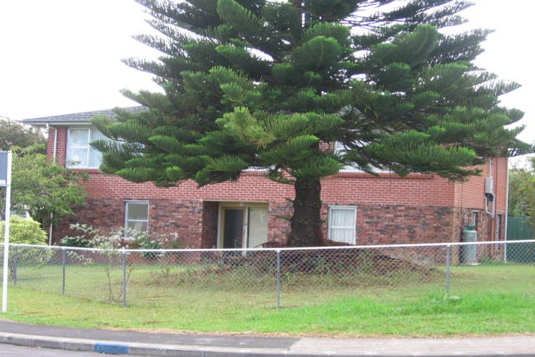 Photo of property in 58 Royal View Road, Te Atatu South, Auckland, 0610