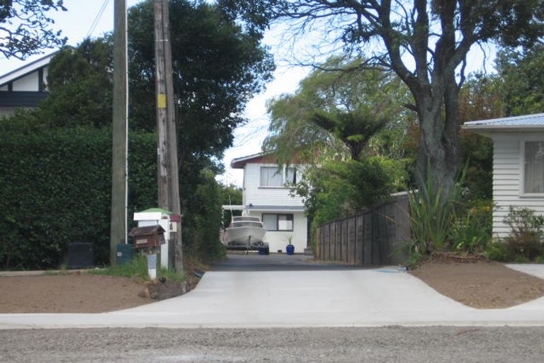 Photo of property in 2/473a Glenfield Road, Glenfield, Auckland, 0629