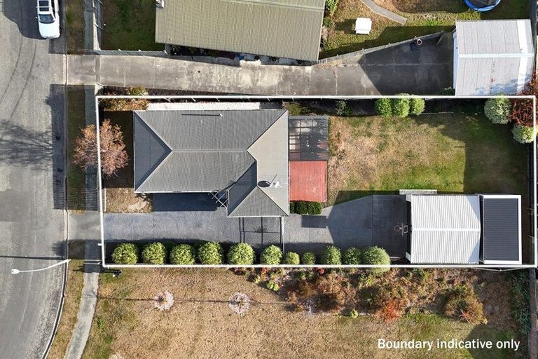 Photo of property in 12 Rosanna Place, Aranui, Christchurch, 8061