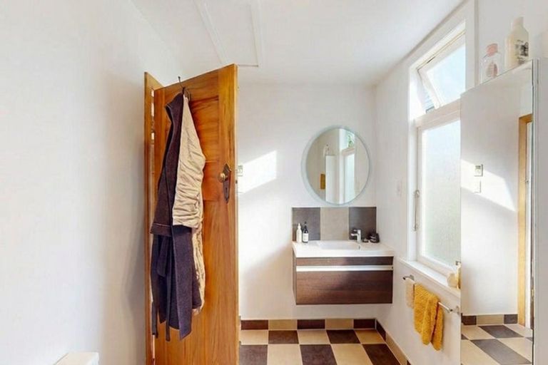 Photo of property in 9 Khandallah Road, Ngaio, Wellington, 6035