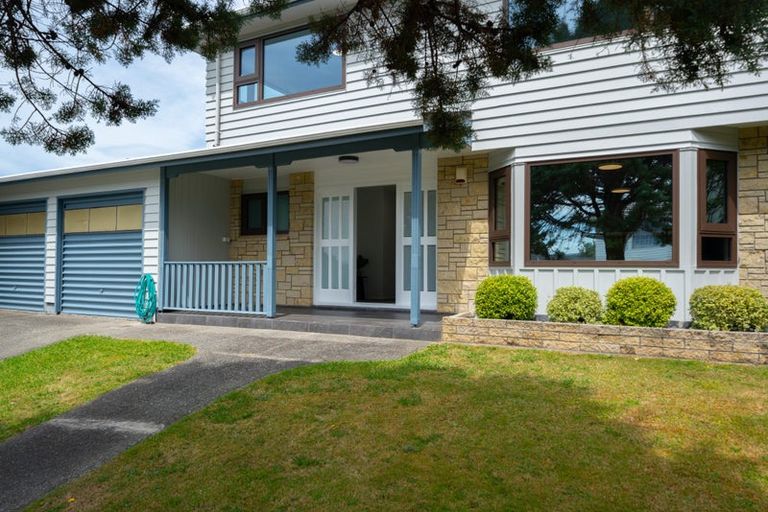 Photo of property in 28 Greyfriars Crescent, Tawa, Wellington, 5028
