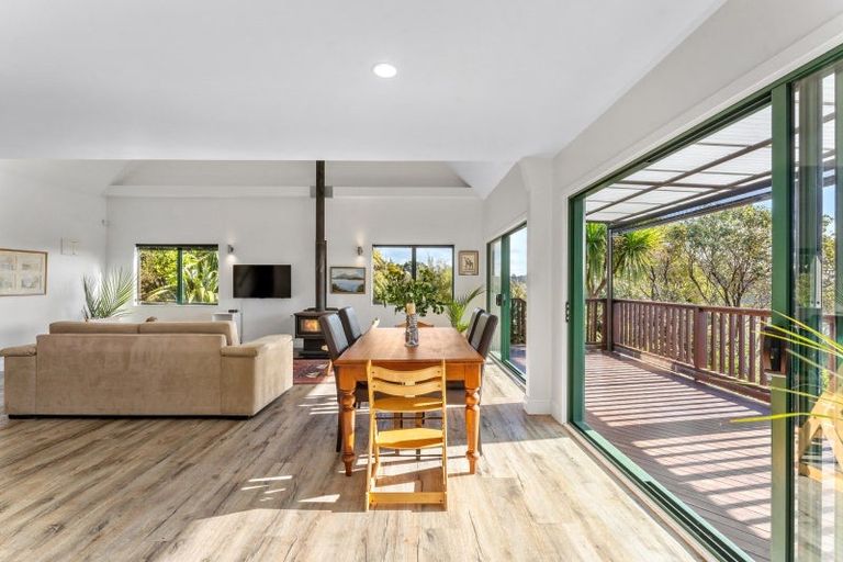 Photo of property in 200 Tawa Road, Kumeu, 0891