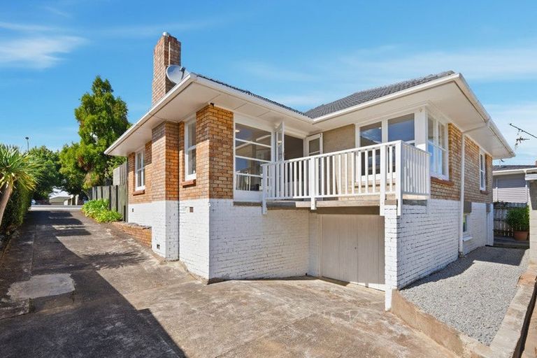 Photo of property in 1/35 Bradbury Road, Botany Downs, Auckland, 2010