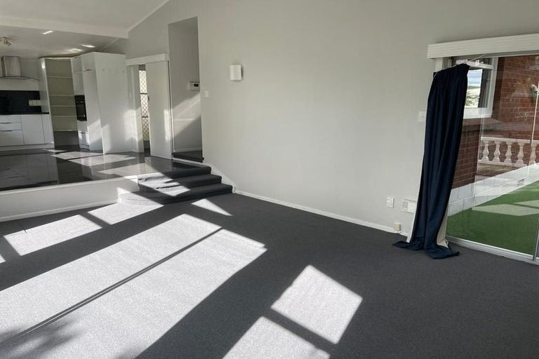 Photo of property in 26 Crompton Road, Massey, Auckland, 0614