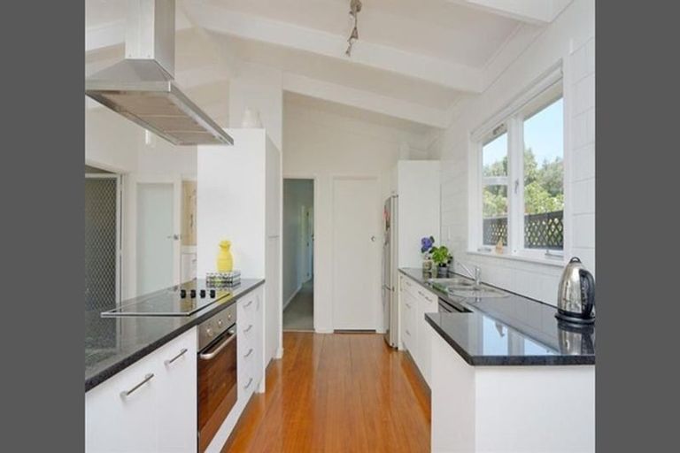 Photo of property in 13 Merchant Avenue, Te Atatu South, Auckland, 0610