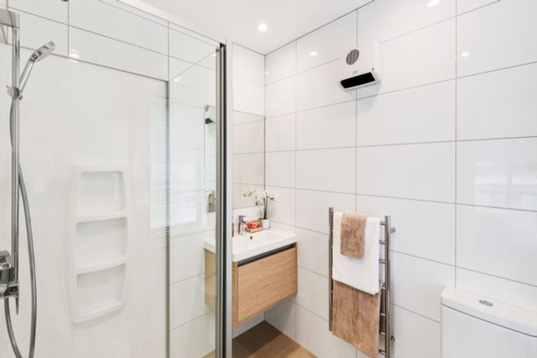 Photo of property in 37 Pepene Avenue, Takanini, 2112