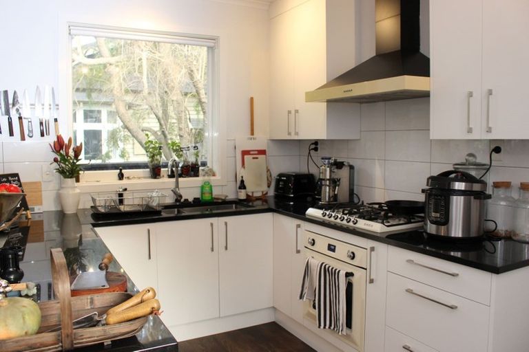 Photo of property in 52 North Parade, Richmond, Christchurch, 8013