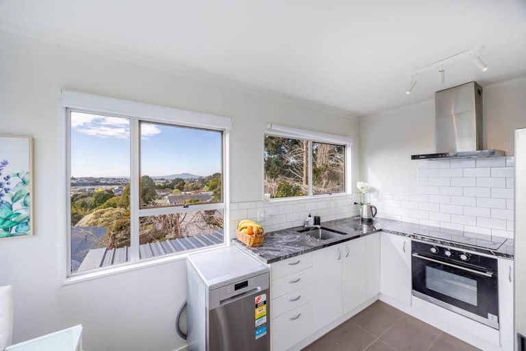 Photo of property in 1/307a Wairau Road, Totara Vale, Auckland, 0627