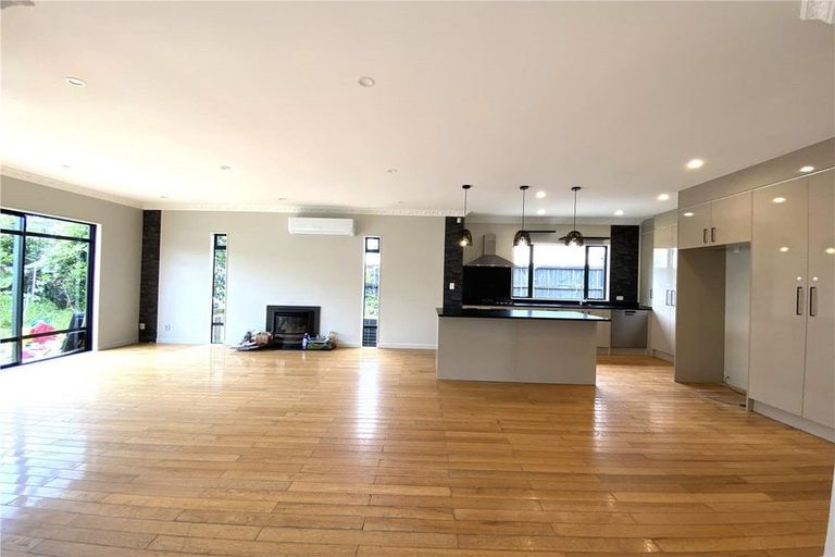 Photo of property in 439 Old Te Atatu Road, Te Atatu Peninsula, Auckland, 0610