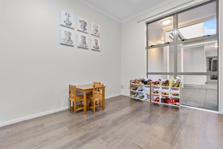 Photo of property in 15 The Track, Takanini, 2112