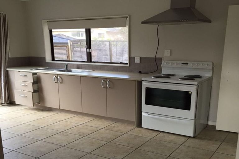 Photo of property in 5 Monet Grove, West Harbour, Auckland, 0618