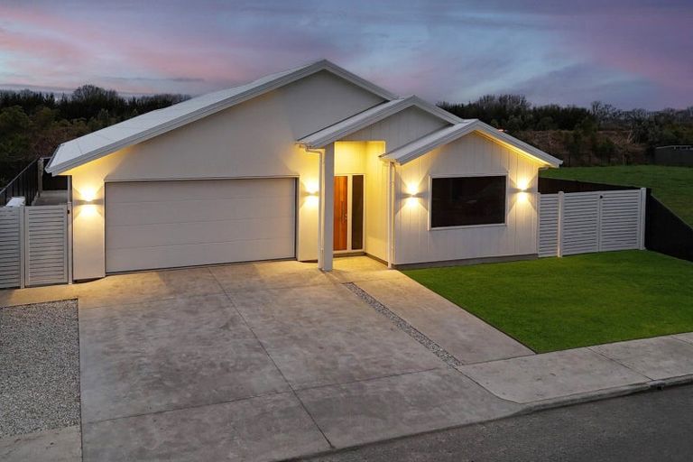 Photo of property in 17 Arihi Crescent, Frimley, 4120