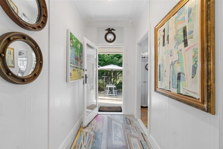 Photo of property in 319 Huia Road, Titirangi, Auckland, 0604