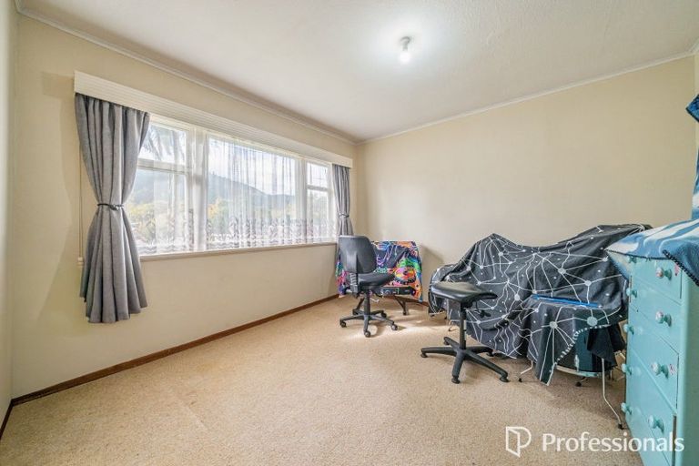 Photo of property in 33 Wellington Road, Wainuiomata, Lower Hutt, 5014