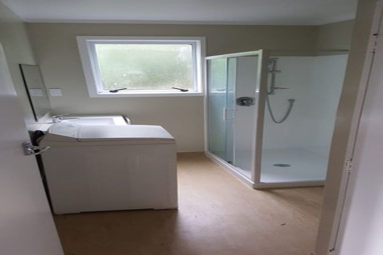 Photo of property in 31 Omega Street, Newlands, Wellington, 6037