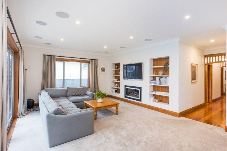 Photo of property in 31 Manapouri Crescent, Hokowhitu, Palmerston North, 4410