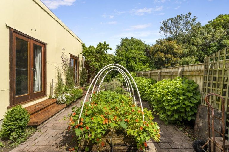 Photo of property in 18 Main Road, Waikanae, 5036