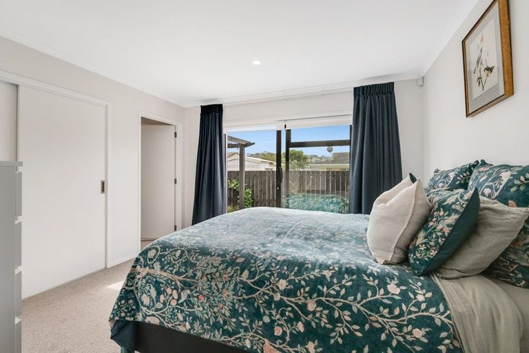 Photo of property in 16a Lillian Place, Orewa, 0931