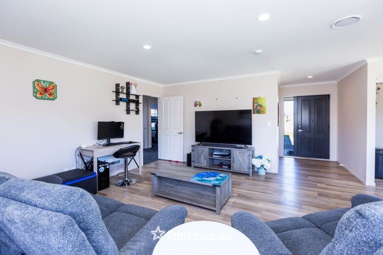 Photo of property in 9 Percy Kinsman Crescent, Riverstone Terraces, Upper Hutt, 5018