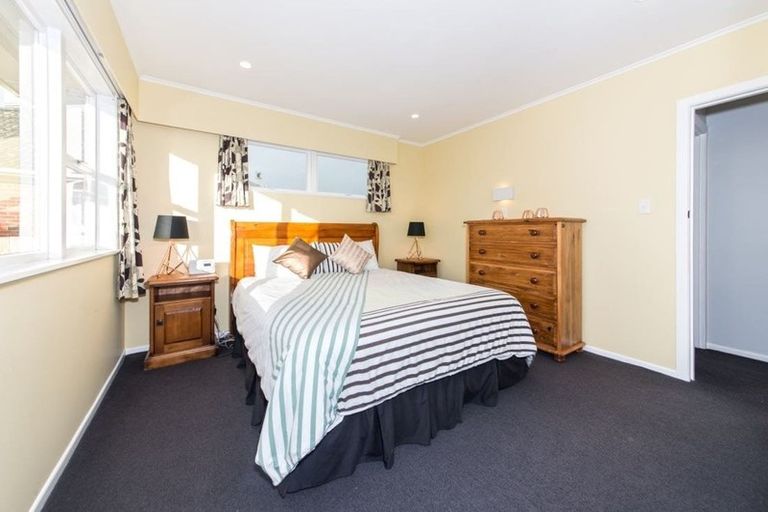 Photo of property in 6 Murray Road, Te Atatu Peninsula, Auckland, 0610