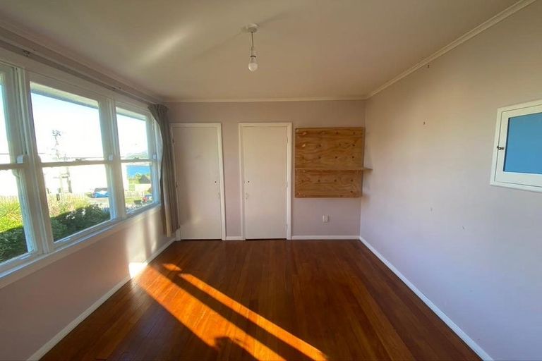 Photo of property in 19a Kekerenga Street, Strathmore Park, Wellington, 6022