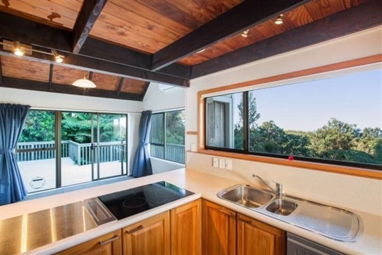 Photo of property in 274 Shaw Road, Titirangi, Auckland, 0604