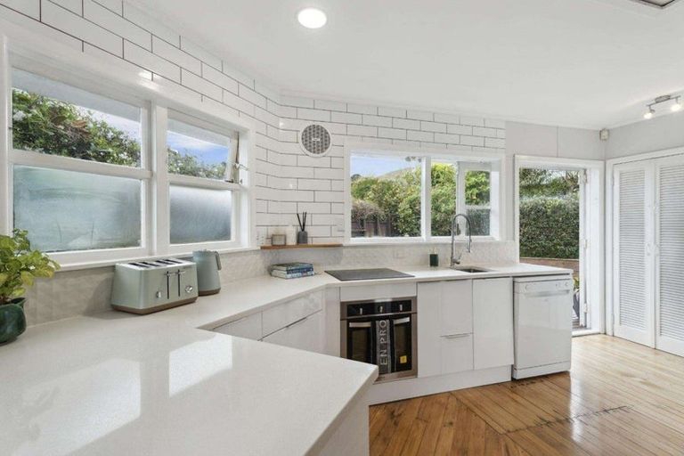Photo of property in 97 Wallace Road, Mangere Bridge, Auckland, 2022